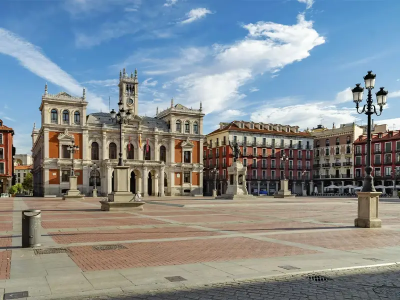 Normativa patinetes eléctricos en Valladolid 2026 — ITV pionera y casco solo de noche para adultos